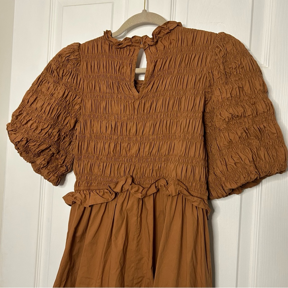 Moon River Exclusive Caramel Bubble Sleeve Smocked Midi Dress - Picture 9 of 13